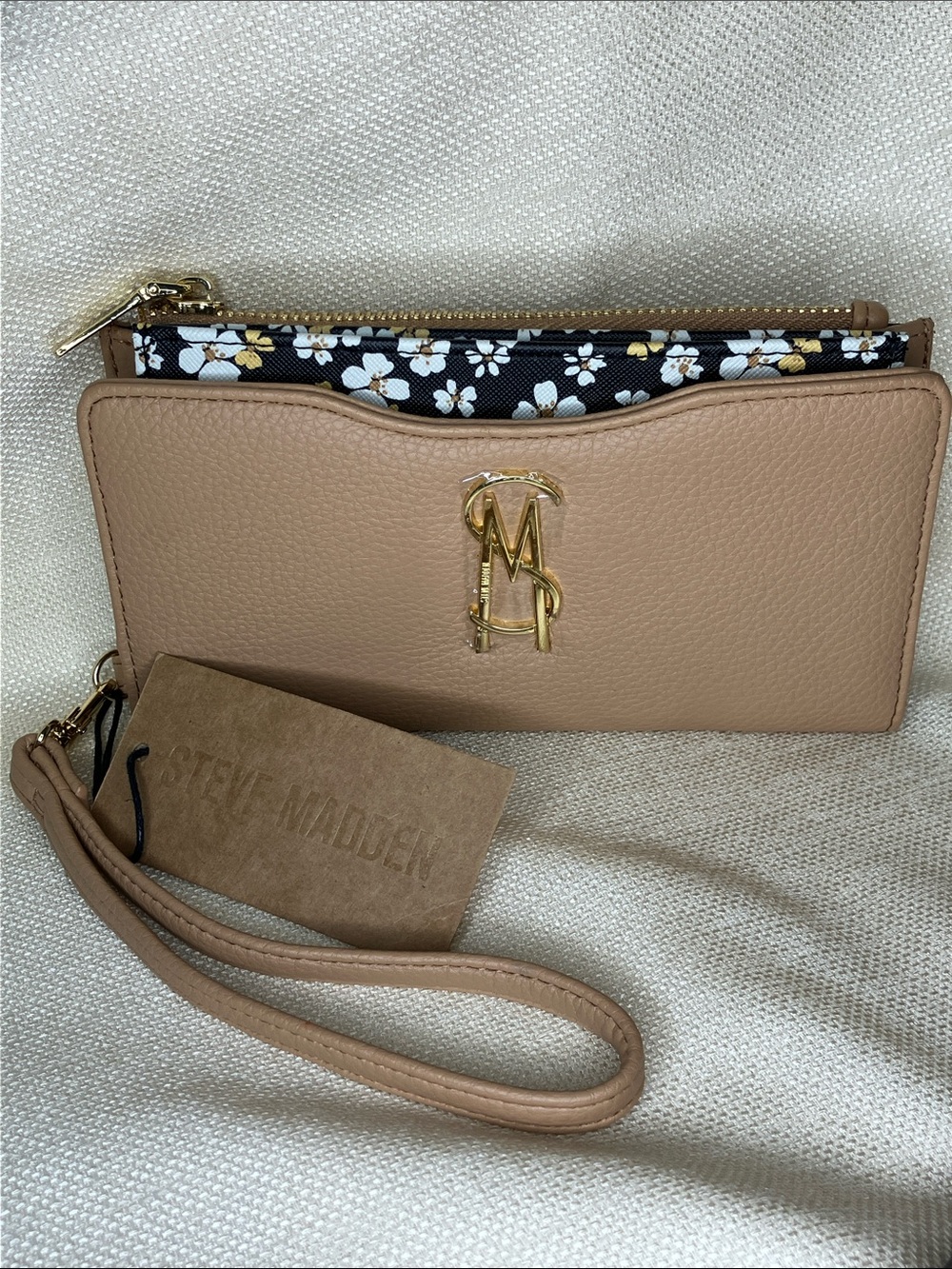 Steve Madden Bi-fold Wristlet Wallet Clutch Camel